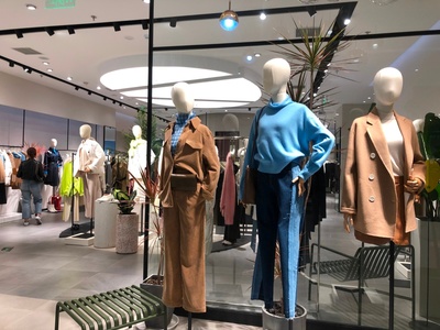 市场缓慢回暖，服装行业离