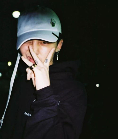 权志龙回归引爆时尚潮，国内男星穿搭迎来新灵感